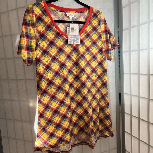 LuLaRoe Tops - NWT LuLaRoe Christy V-neck tee